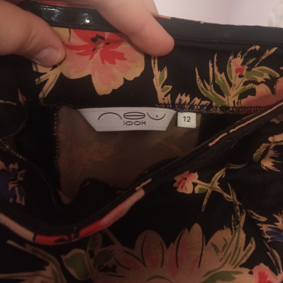 Strapless Flower Dress - Picture 3 of 3